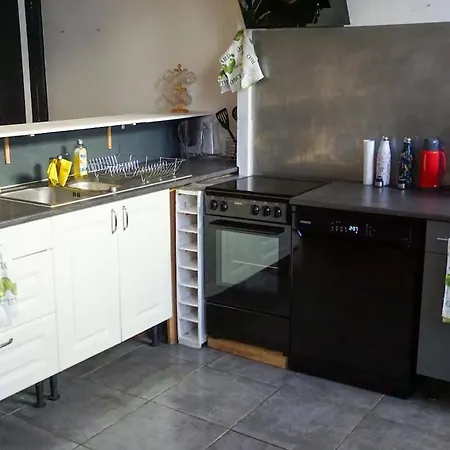 بيت للعطل House In